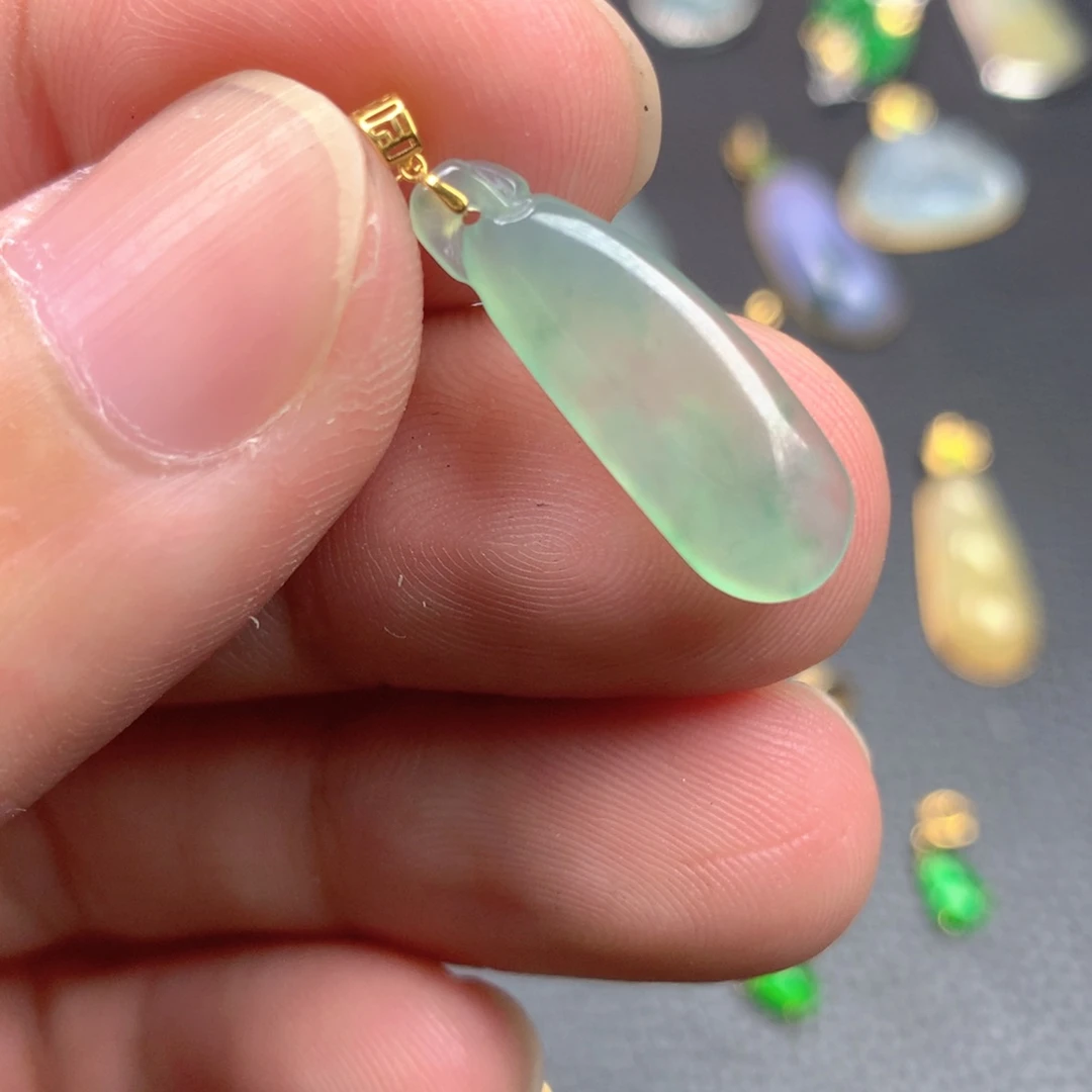 【闪购商品】颈饰18K金镶嵌翡翠翡翠