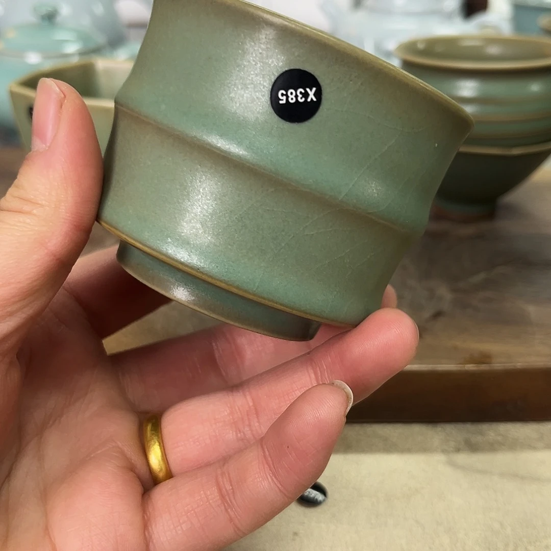 杯仿古老绿釉，微瑕