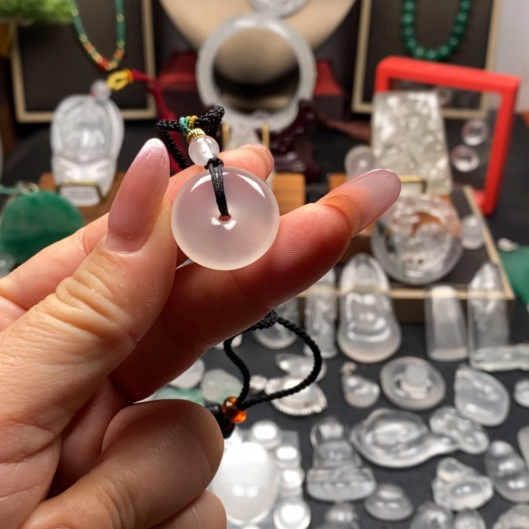 石英质玉未镶嵌颈饰