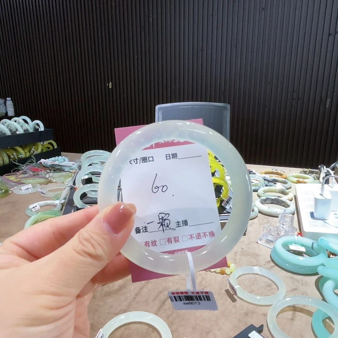 蛇纹石玉手镯未镶嵌一***茄