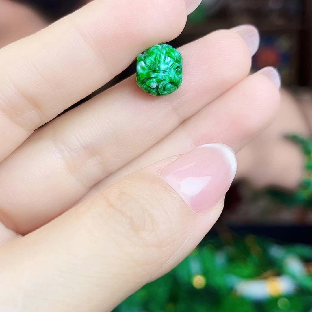 翡翠未镶嵌颈饰多样性