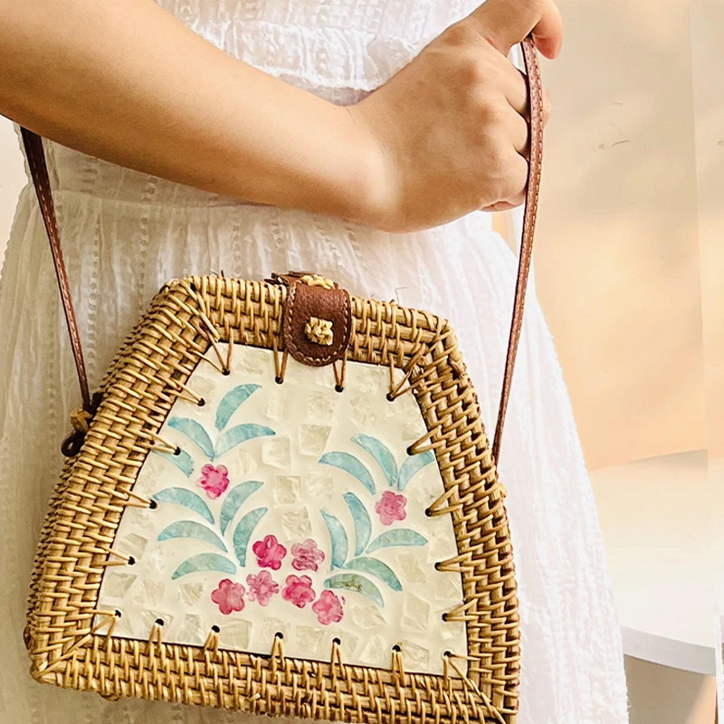 藤编手工贝壳包草编沙滩藤条百搭包单肩贝壳螺钿包小众小包包时尚