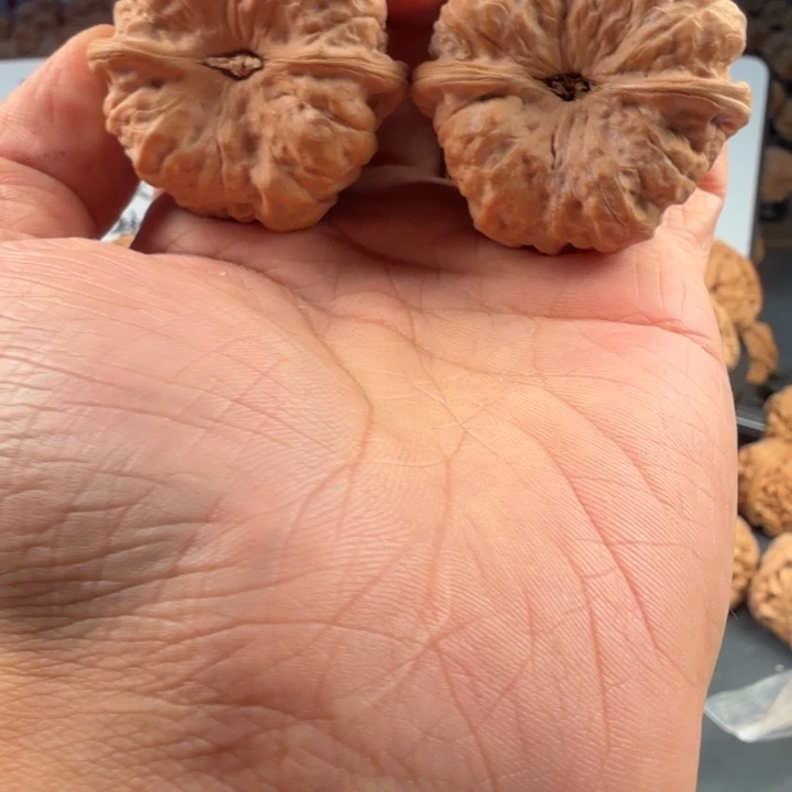 徐***型文玩核桃吊坠蛤蟆的眼睛是真的好看