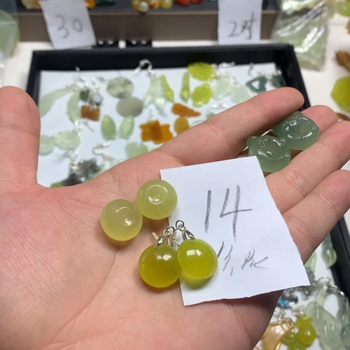 蛇纹石玉耳钉足银镀金镶嵌竹****）