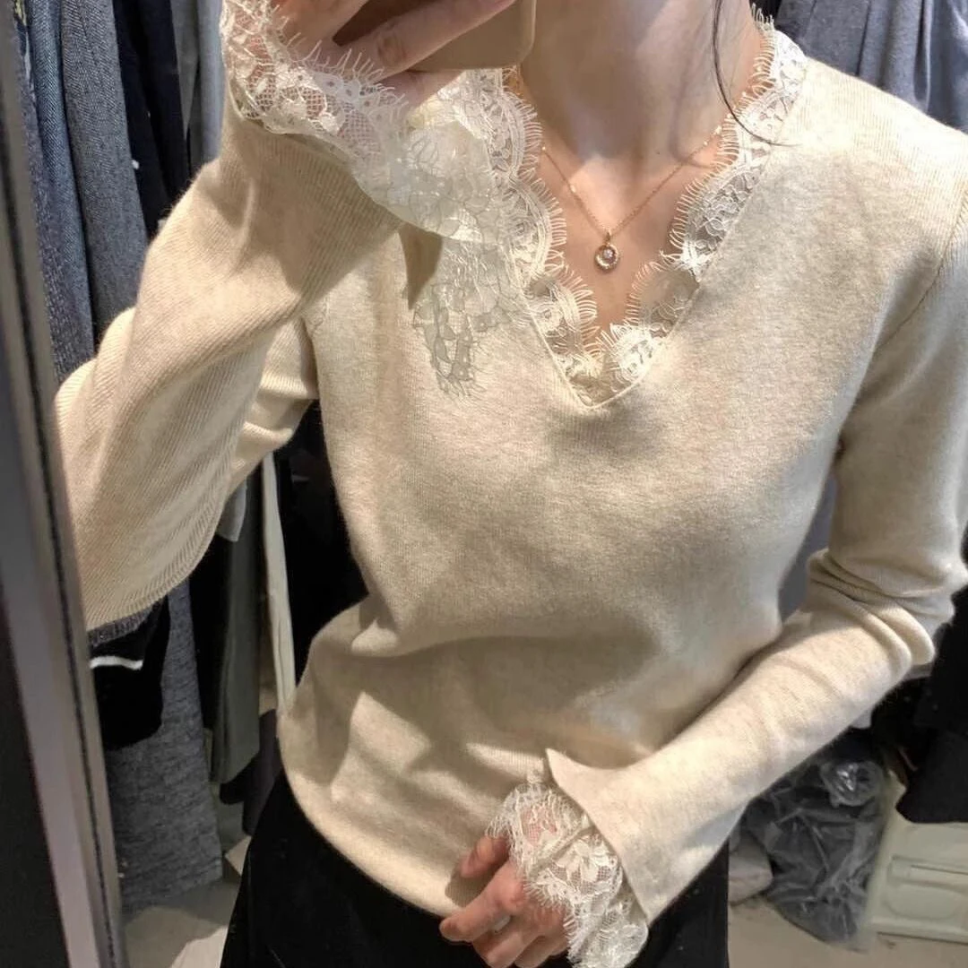 韩系V领长袖蕾丝打底衫女秋冬穿搭设计感内搭打底修身喇叭袖上衣