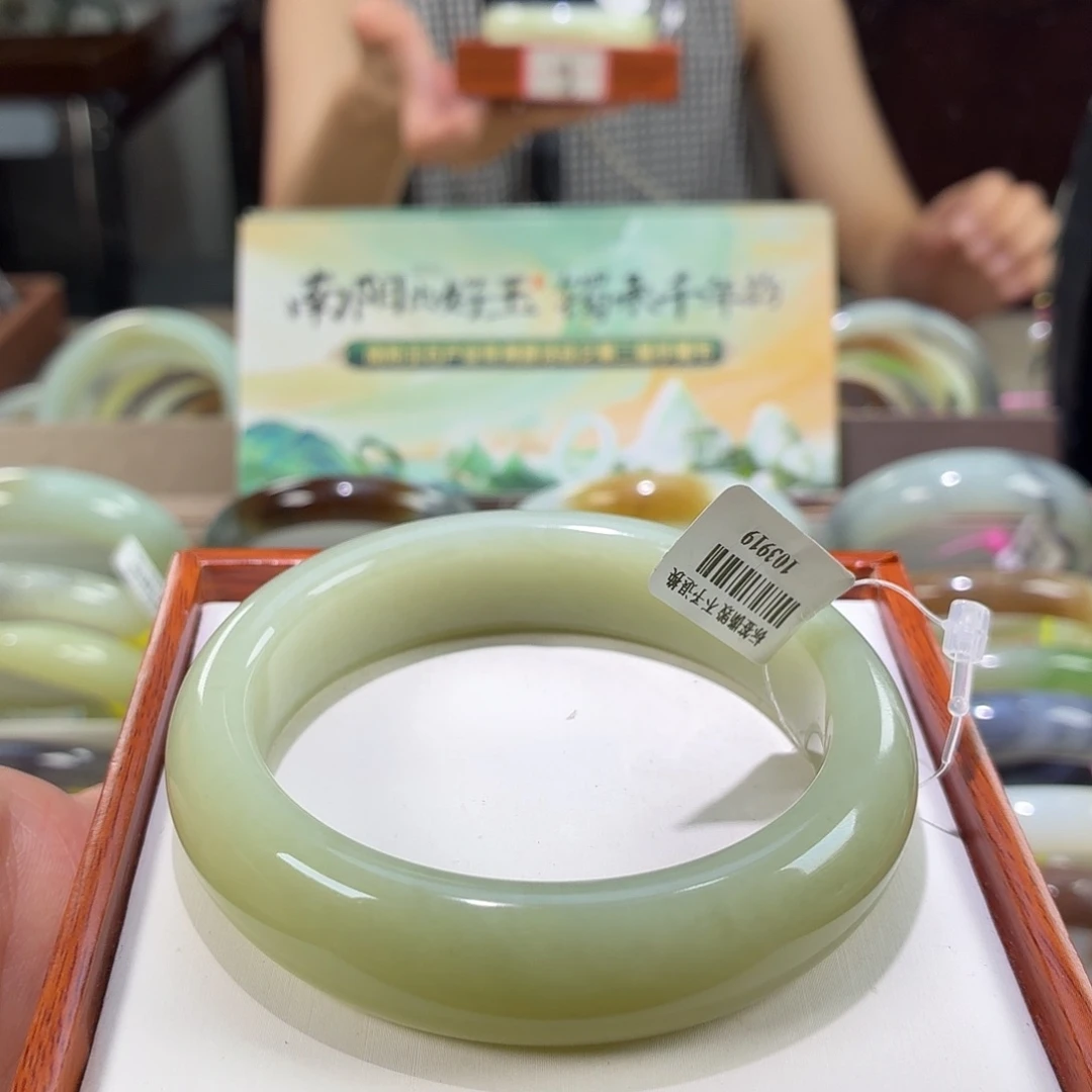 和田玉手镯未镶嵌10。 61/62