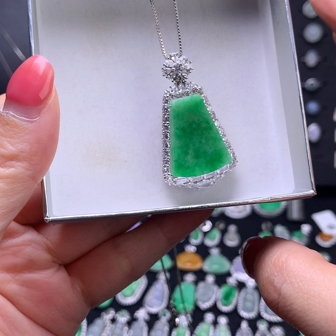 颈饰银S925镶嵌翡翠小****?11111111111