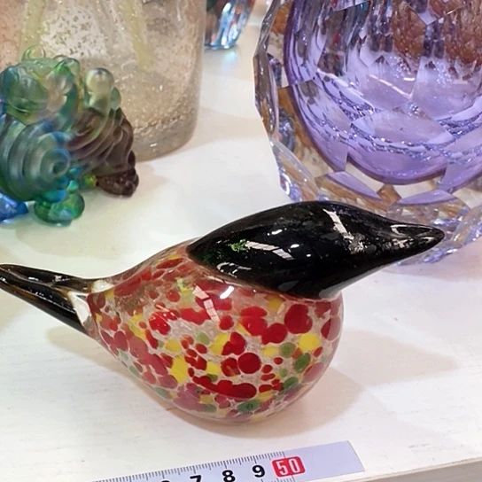 琉璃花瓶高7厘米宽9厘米