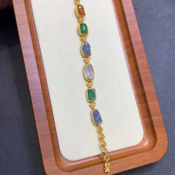 翡翠18K金镶嵌颈饰翡翠