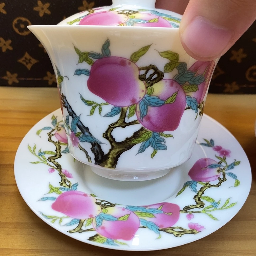 盖碗里的水煮开后放入