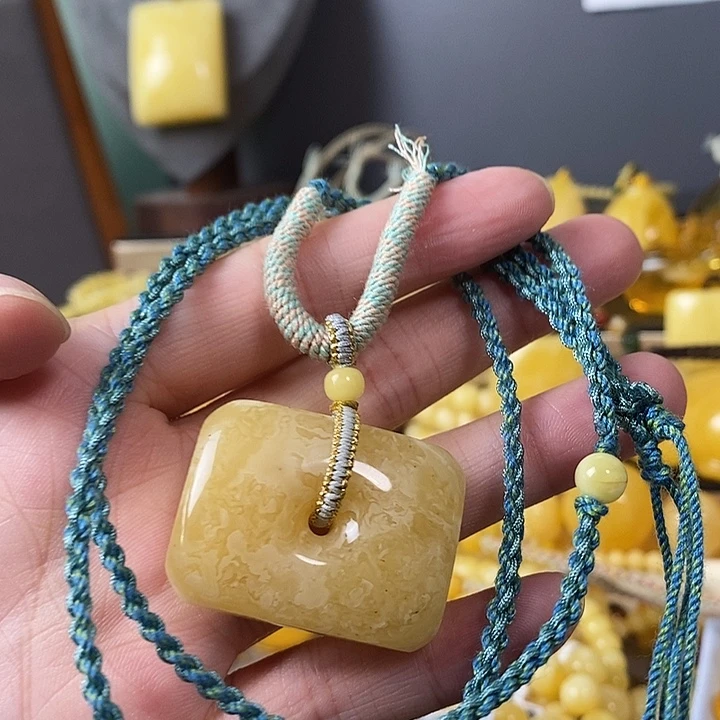 琥珀未镶嵌裸石藏扣