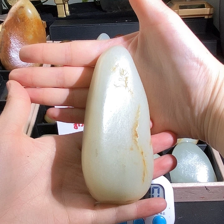 和田玉未镶嵌颈饰似****A