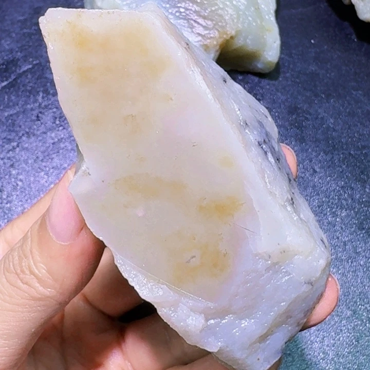 未镶嵌和田玉（糖玉）珠宝半成品