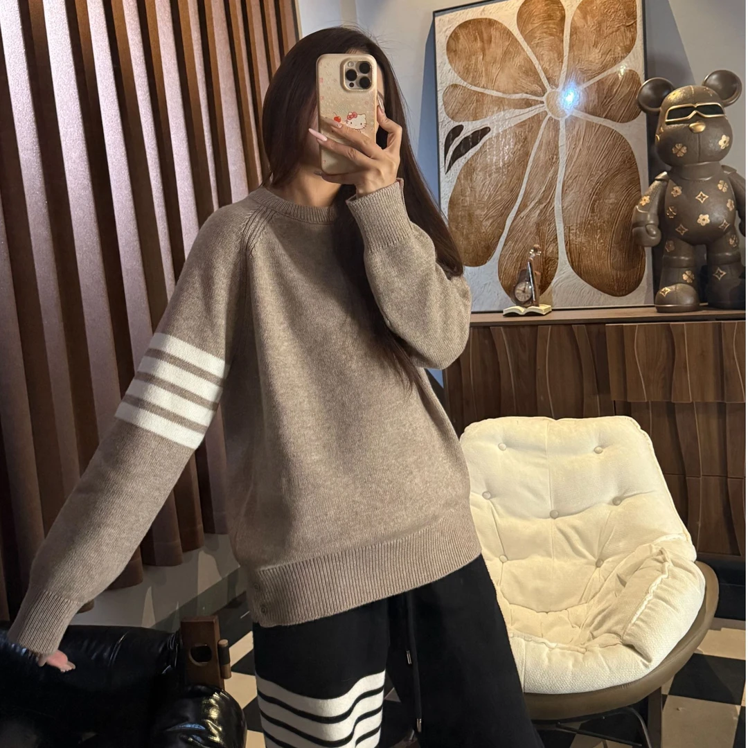 AGUO【A336】25秋冬新款花纱燕麦色毛衣针织衫男女同款