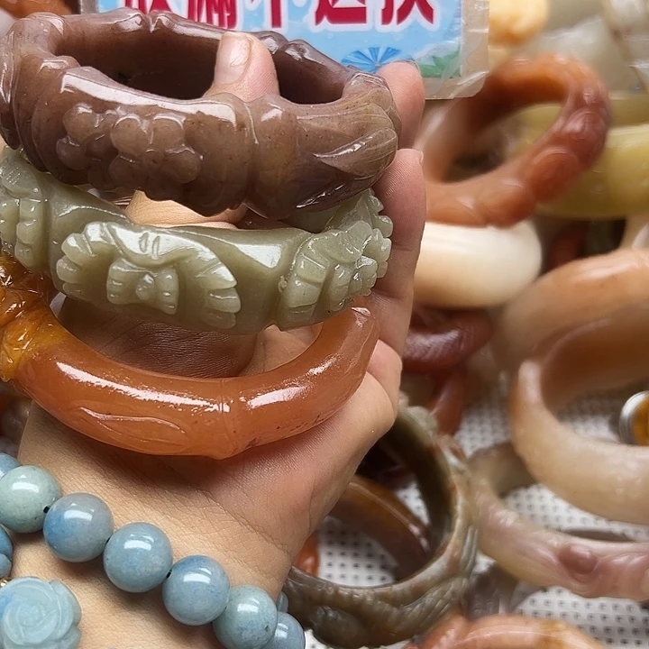 石英岩玉手镯未镶嵌果*