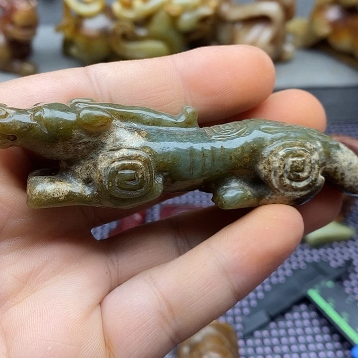 未镶嵌蛇纹石玉颈饰