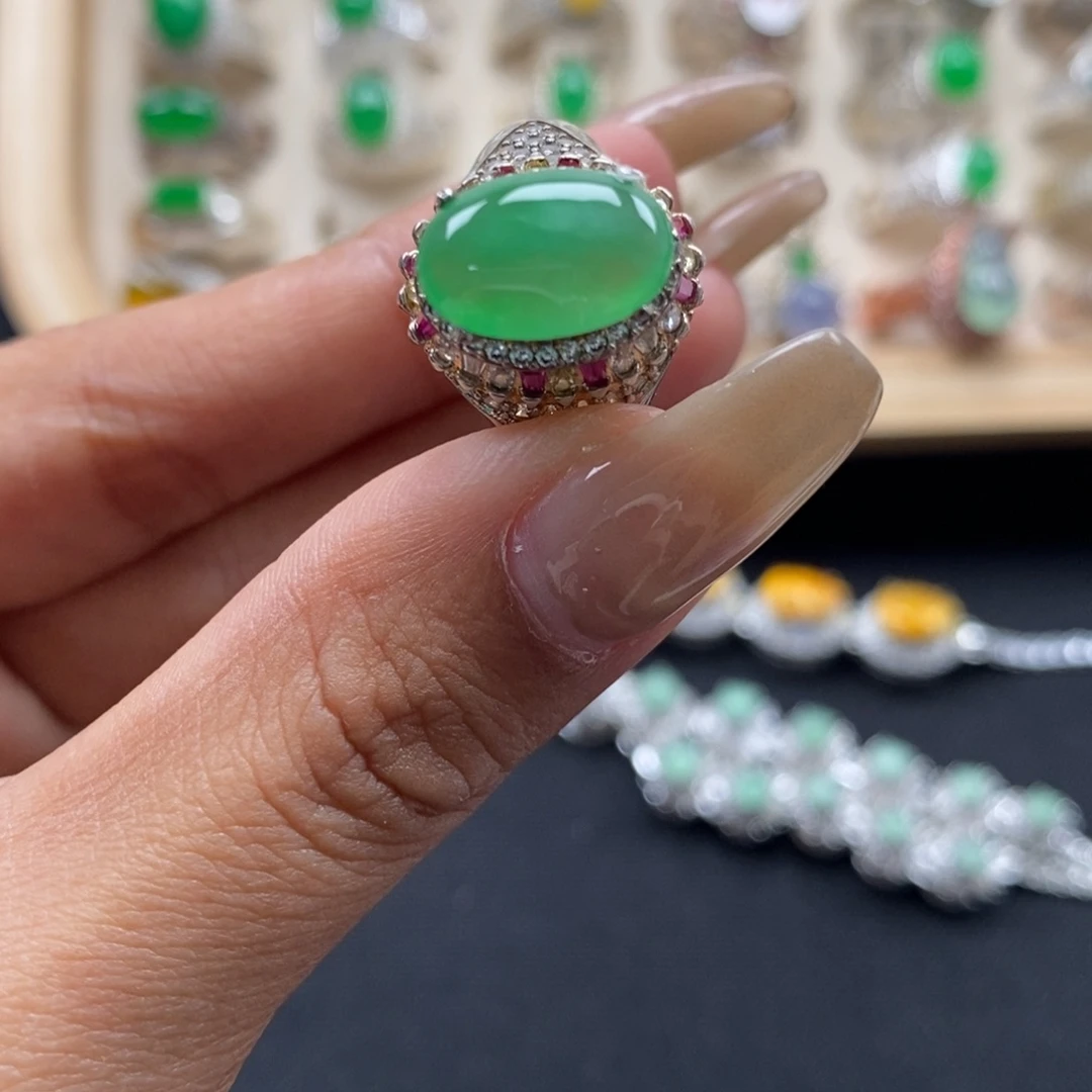 翡翠未镶嵌戒指缅甸天然A货翡翠（有细棉线）