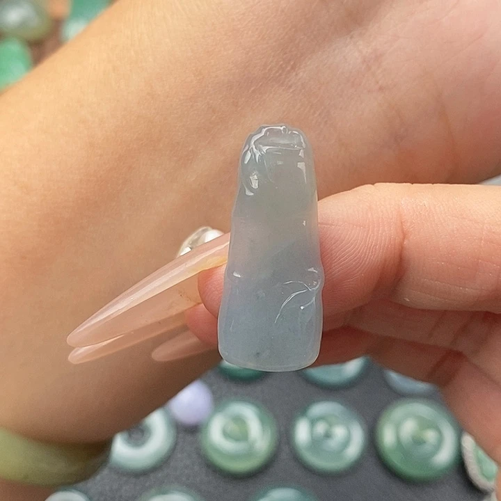 翡翠未镶嵌颈饰竹节