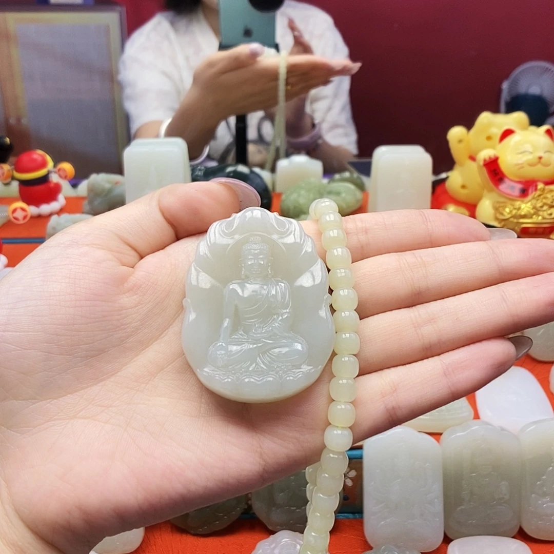 和田玉未镶嵌颈饰木*?