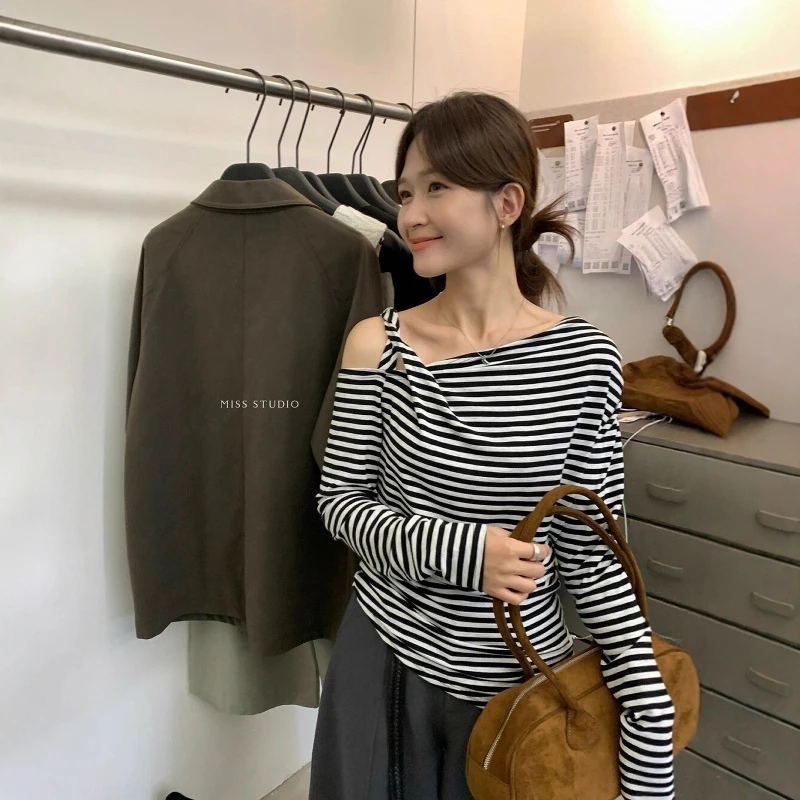 条纹斜肩上衣女不规则高级感早秋2025年新款韩系穿搭露肩长袖t恤