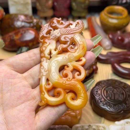 蛇纹石玉未镶嵌颈饰