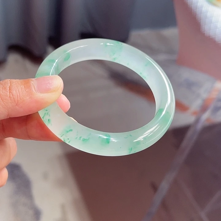 未镶嵌手镯石英质玉
