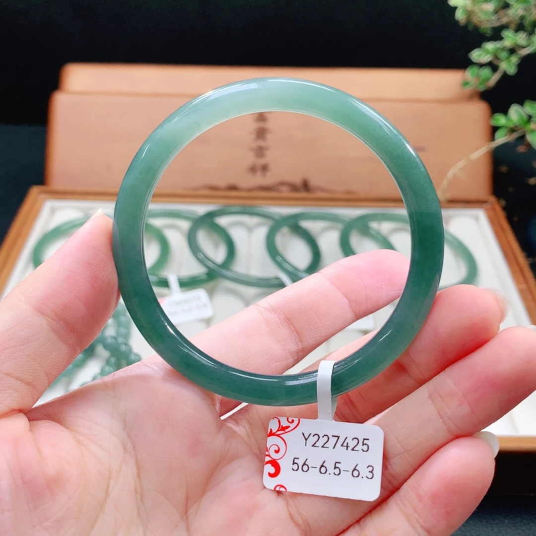 翡翠手镯（圆镯）未镶嵌