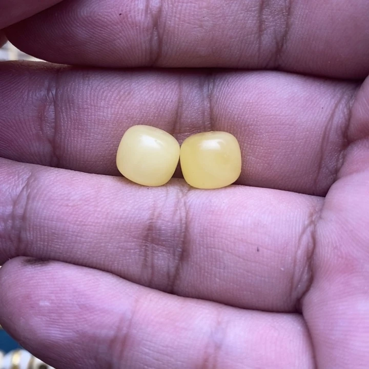 南红玛瑙未镶嵌老型单珠20号9.5*8.4左右2颗