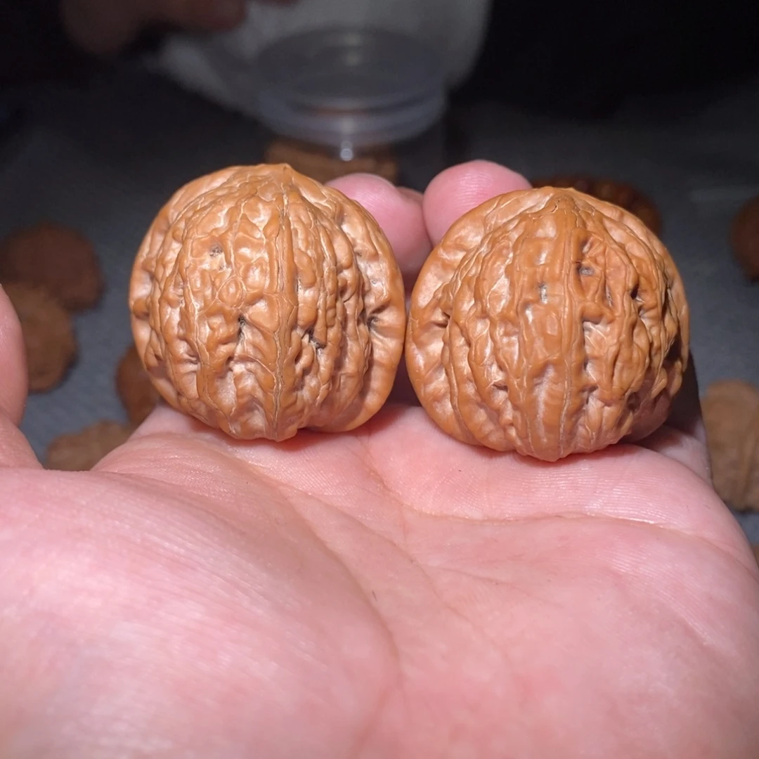 桃核吊坠39铁锤。