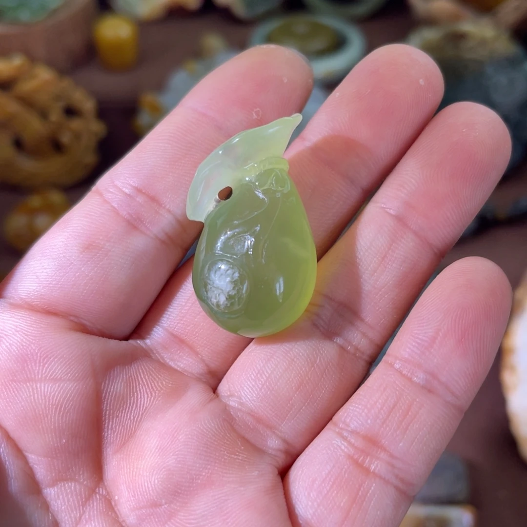未镶嵌蛇纹石玉颈饰