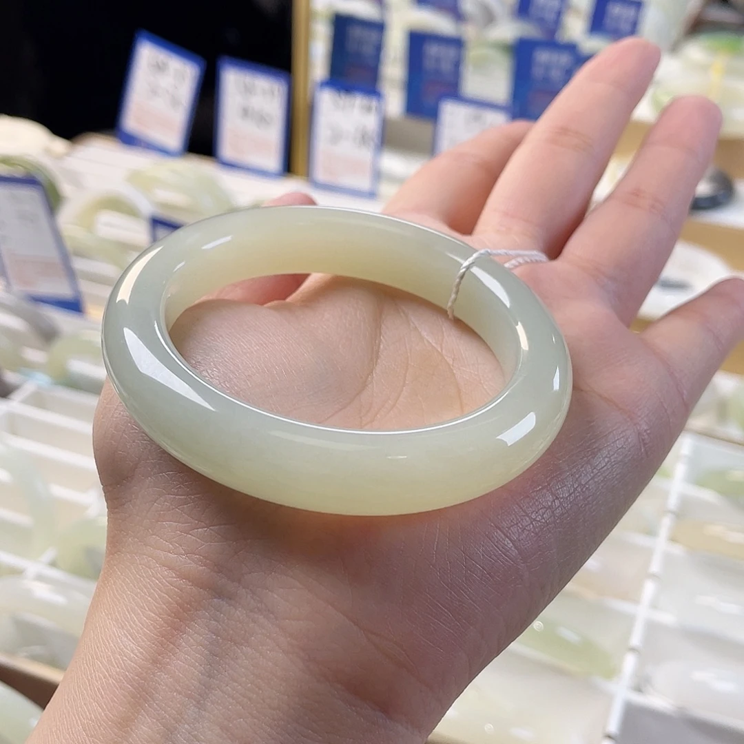 和田玉未镶嵌手镯完美晴羊脂