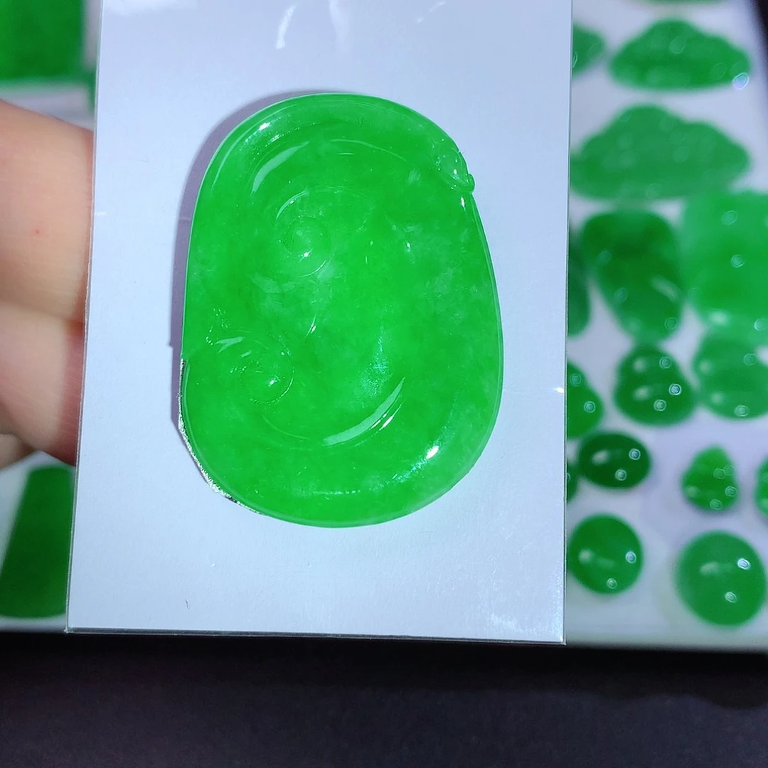 翡翠颈饰未镶嵌天然翡翠
