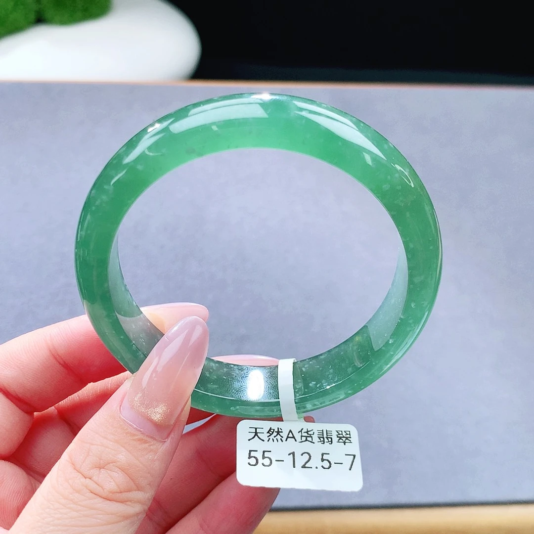 未镶嵌手镯（圆镯）翡翠