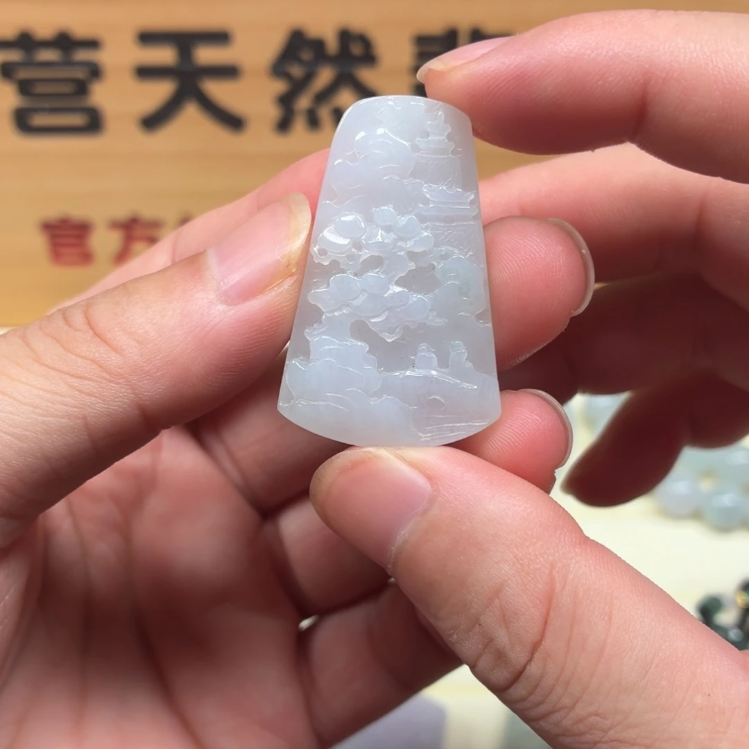 颈饰未镶嵌翡翠山水牌