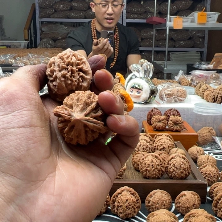 云***君文玩核桃吊坠龙门涧