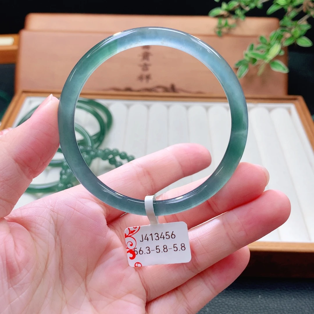 翡翠未镶嵌手镯（圆镯）