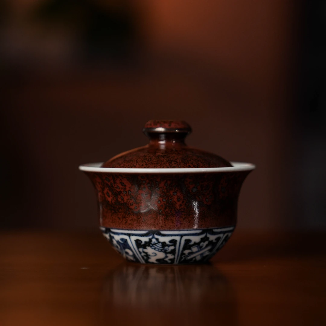 《畅怀堂》枣皮红八宝陀螺盖碗