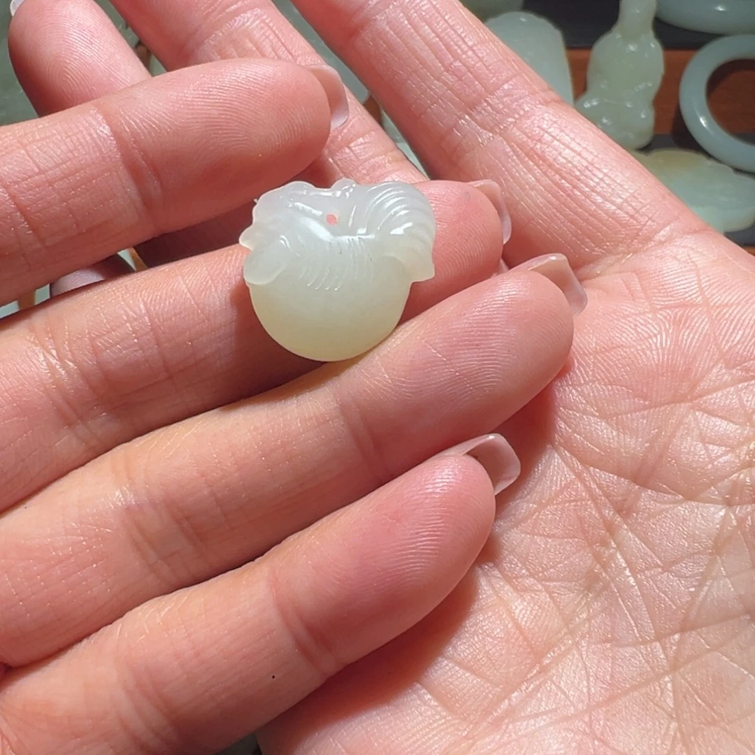 姚***》和田玉未镶嵌颈饰