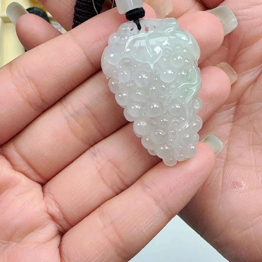 翡翠未镶嵌颈饰葡萄