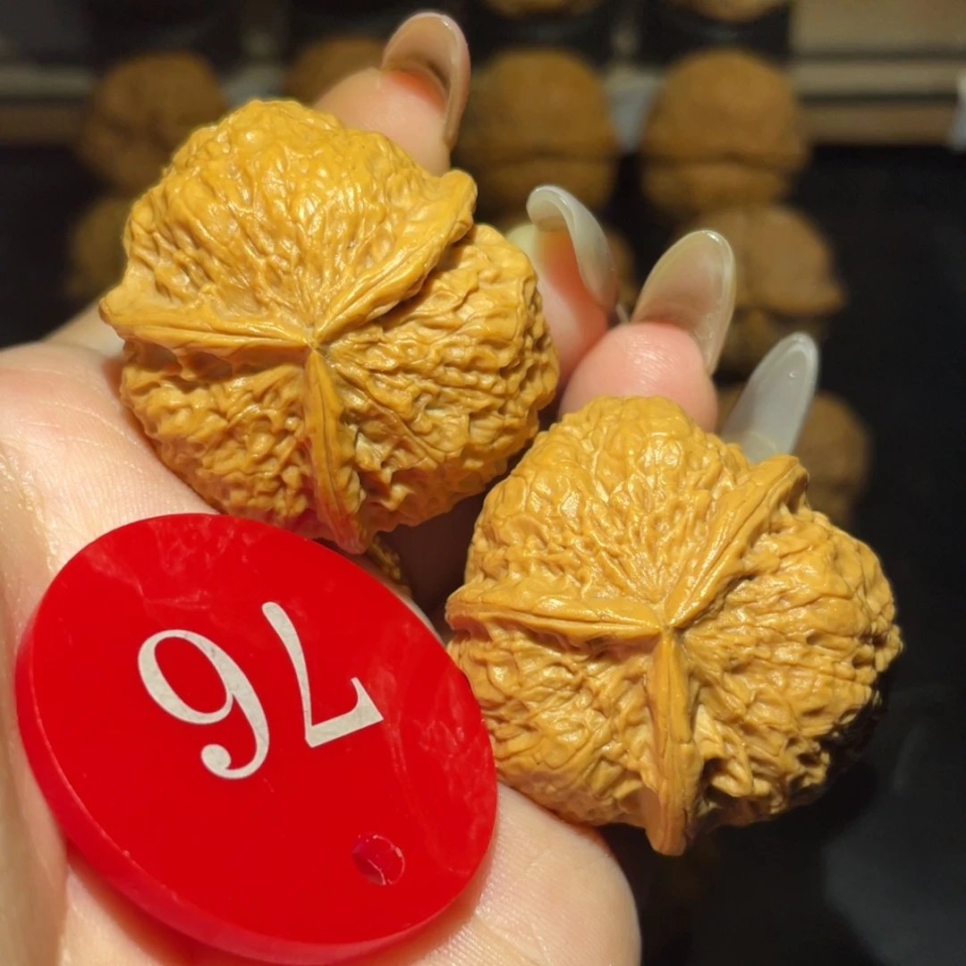 三棱37尺寸核桃。