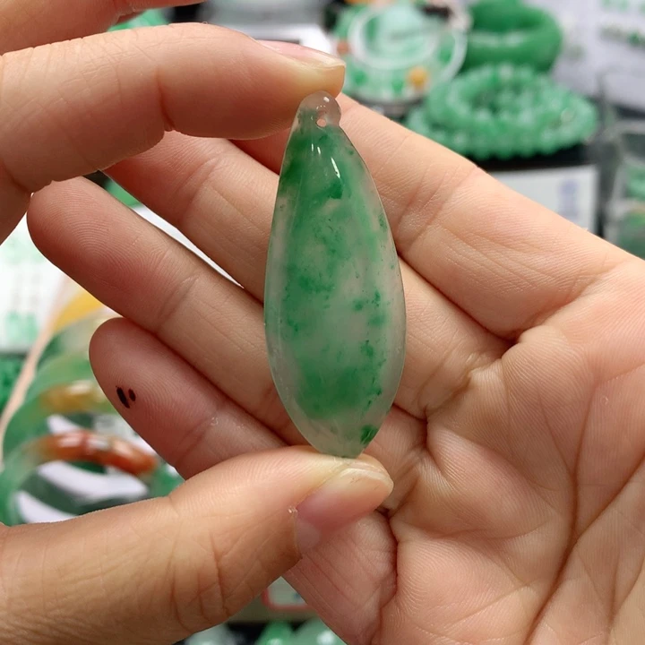 石英质玉未镶嵌吊坠青青 吊坠 多人