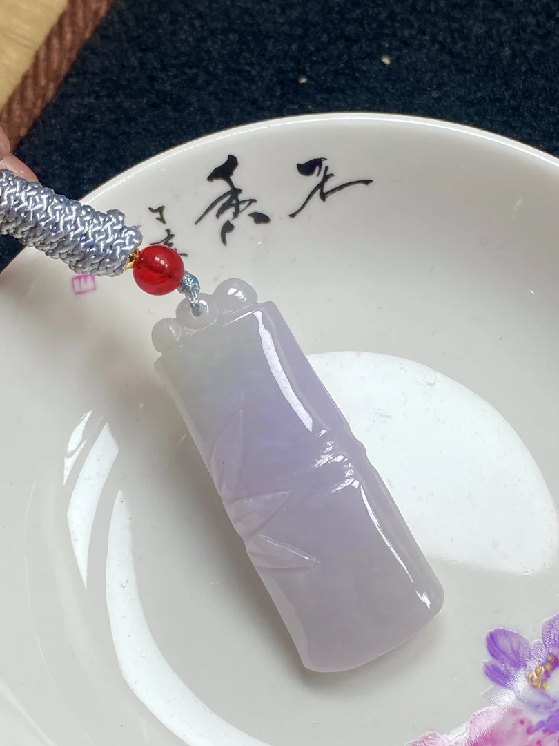 天然翡翠吊坠