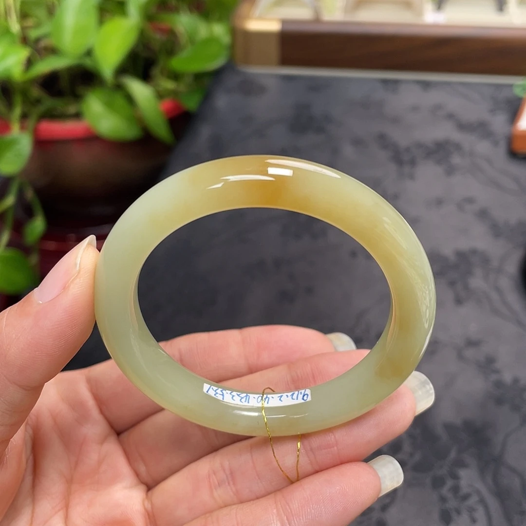 和田玉未镶嵌手镯-且末糖