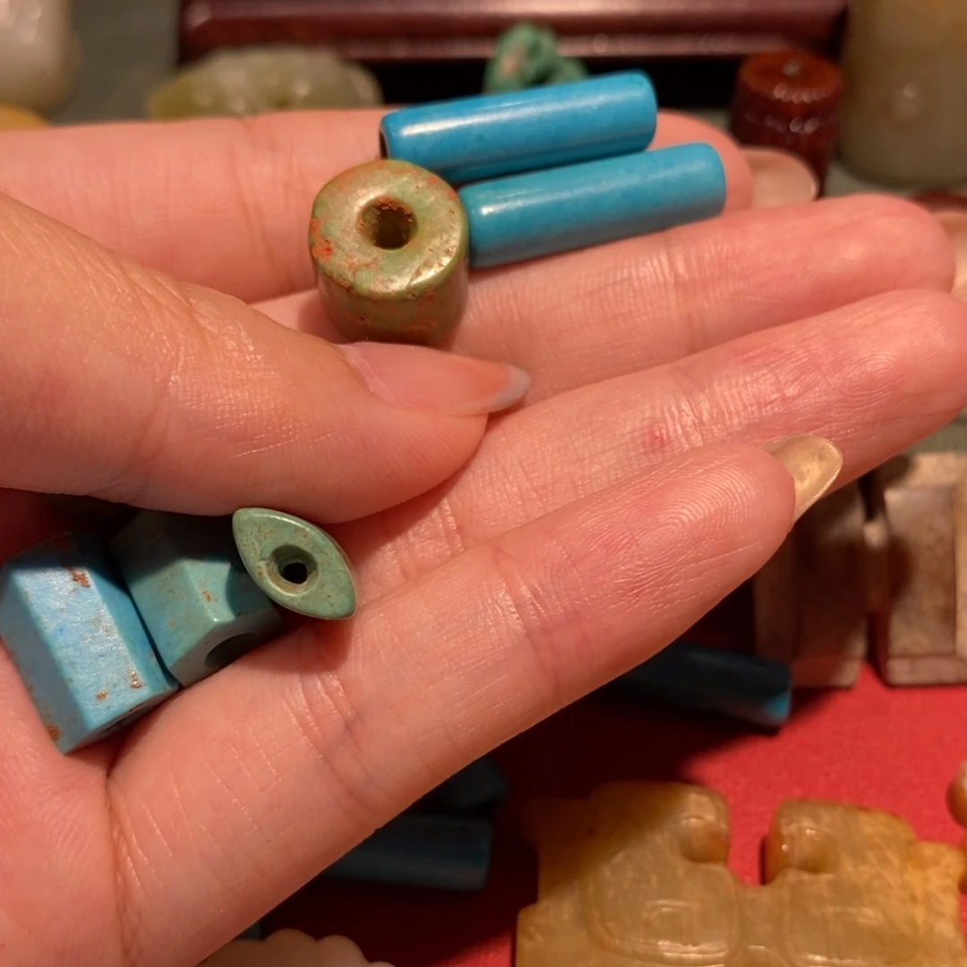 香***拉和田玉未镶嵌珠宝奇石