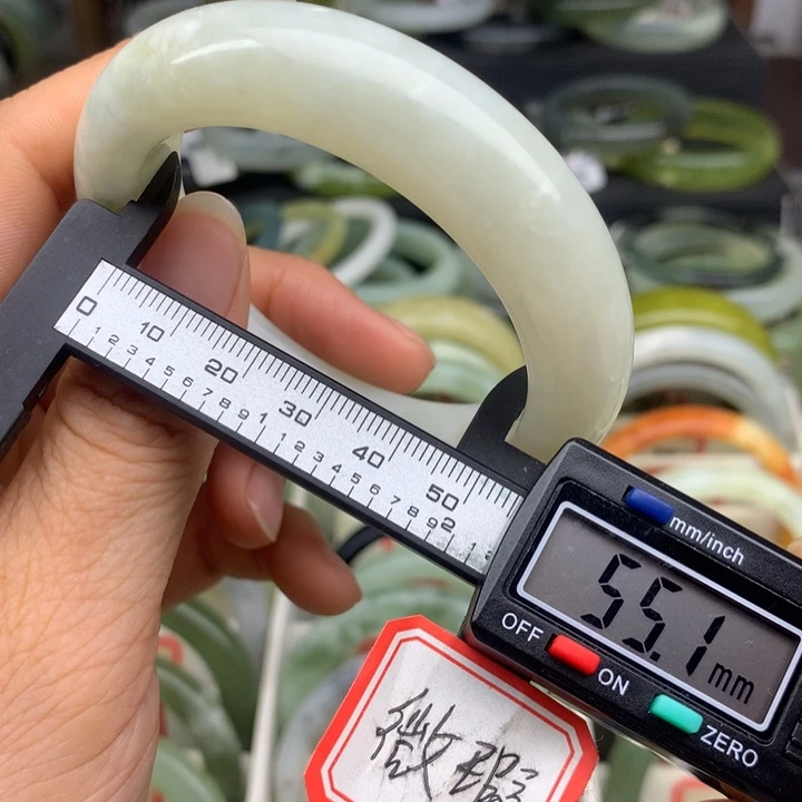 蛇纹石玉未镶嵌手镯349。