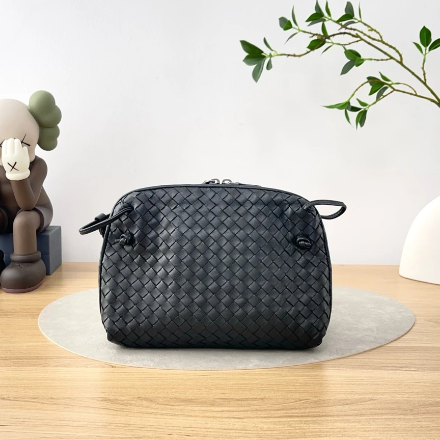 95新 BOTTEGA VENETA/葆蝶家 【九筒奢品】黑色编织单肩包/8703