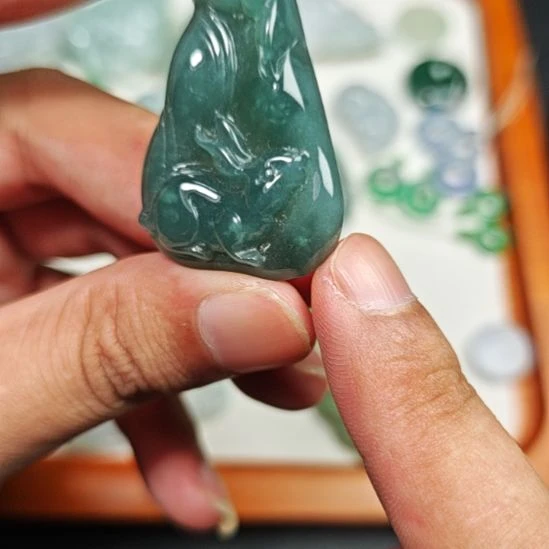 翡翠未镶嵌颈饰翡翠
