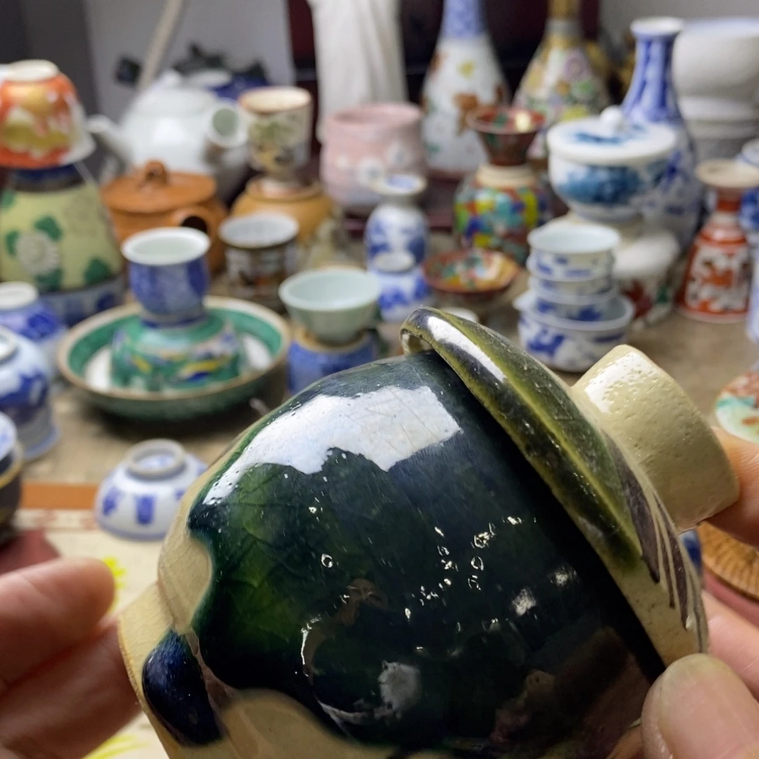 瓷片是因为它具有非常大能量且非常