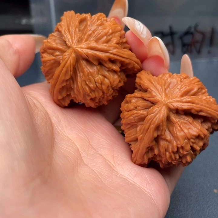 张***衡文玩核桃吊坠白狮子