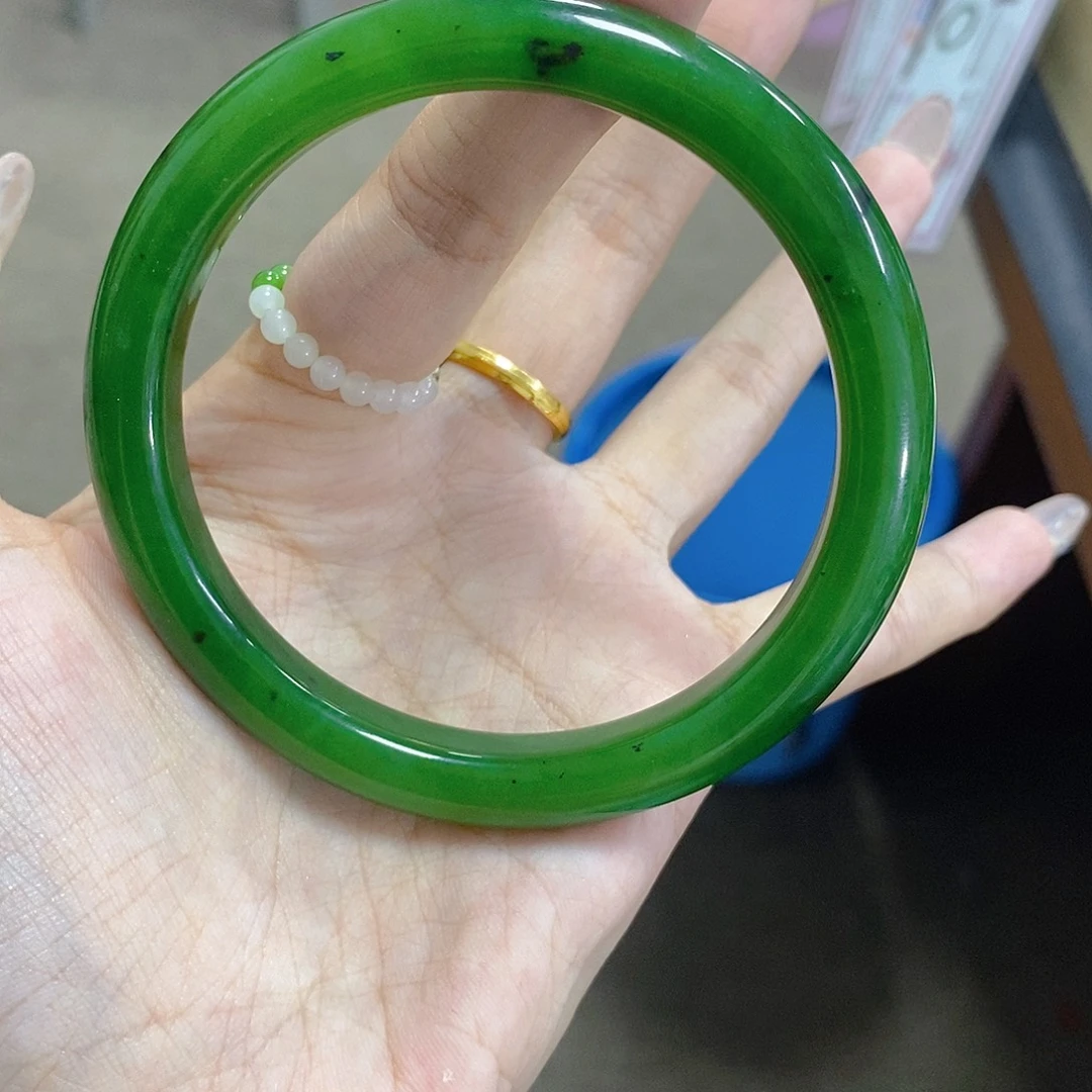 吴***吖和田玉未镶嵌手链